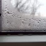 Потеют пластиковые окна. Как устранить проблему?